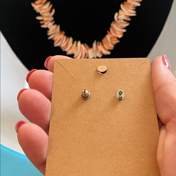 Peach Shell Chip Necklace and Shell Earrings Set - Picture 2 of 4
